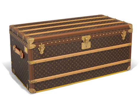 louis vuitton malle courrier trunk.